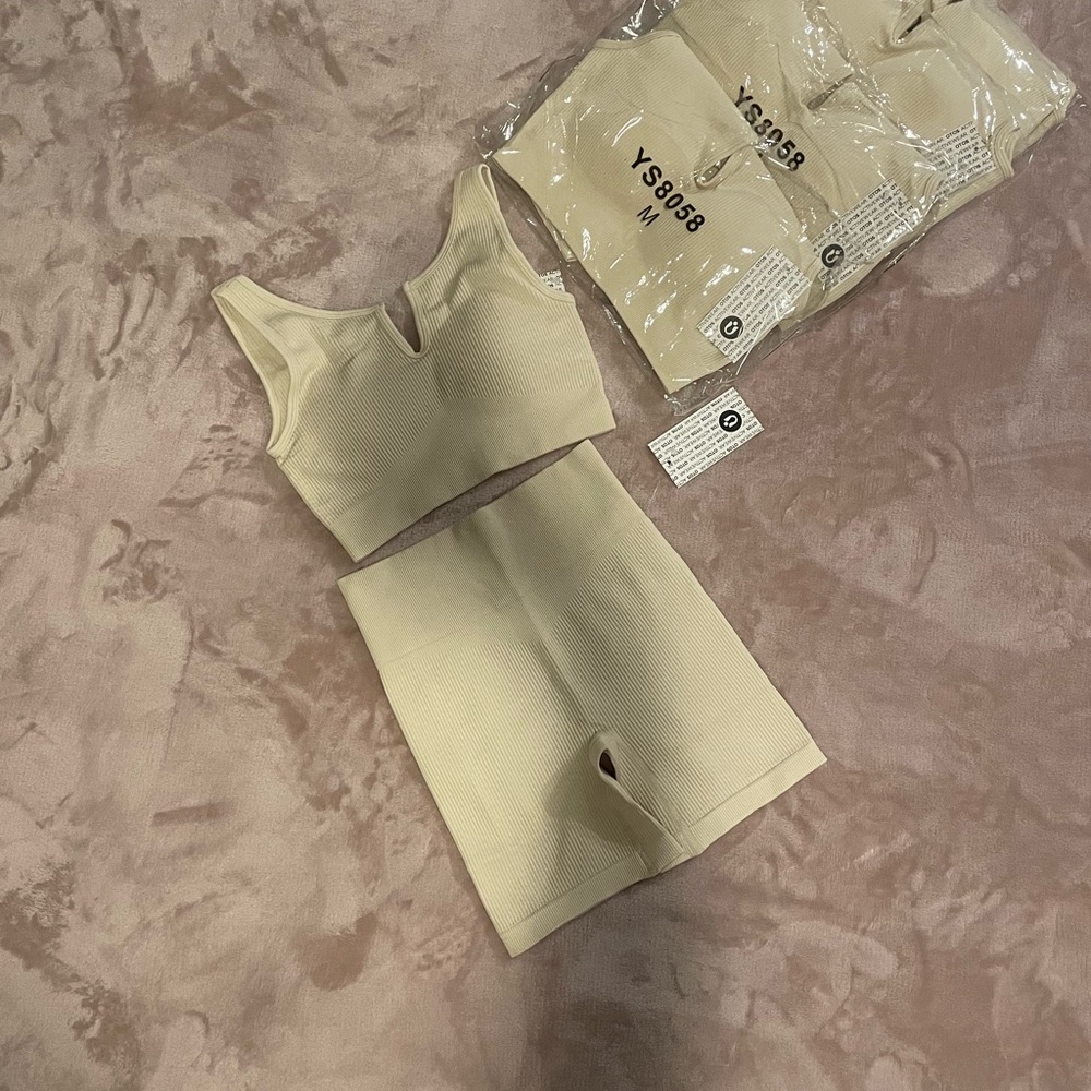 two pieces set with paddle in top I have multiple sizes  2 medium 1 large